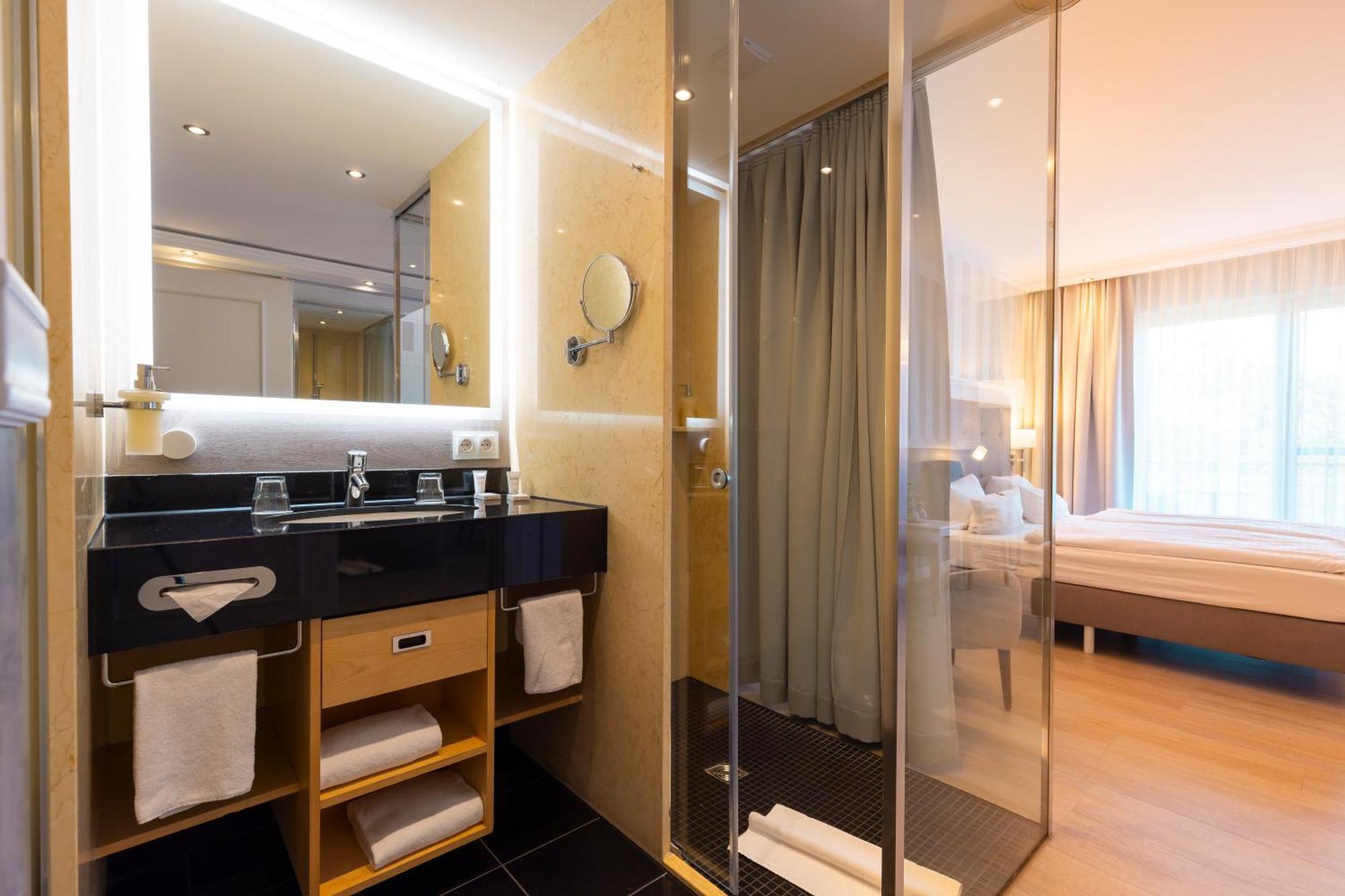 Resort Hotel IV Jahreszeiten Zingst Extérieur photo